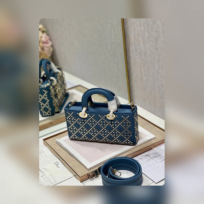 Anum Bags Detail