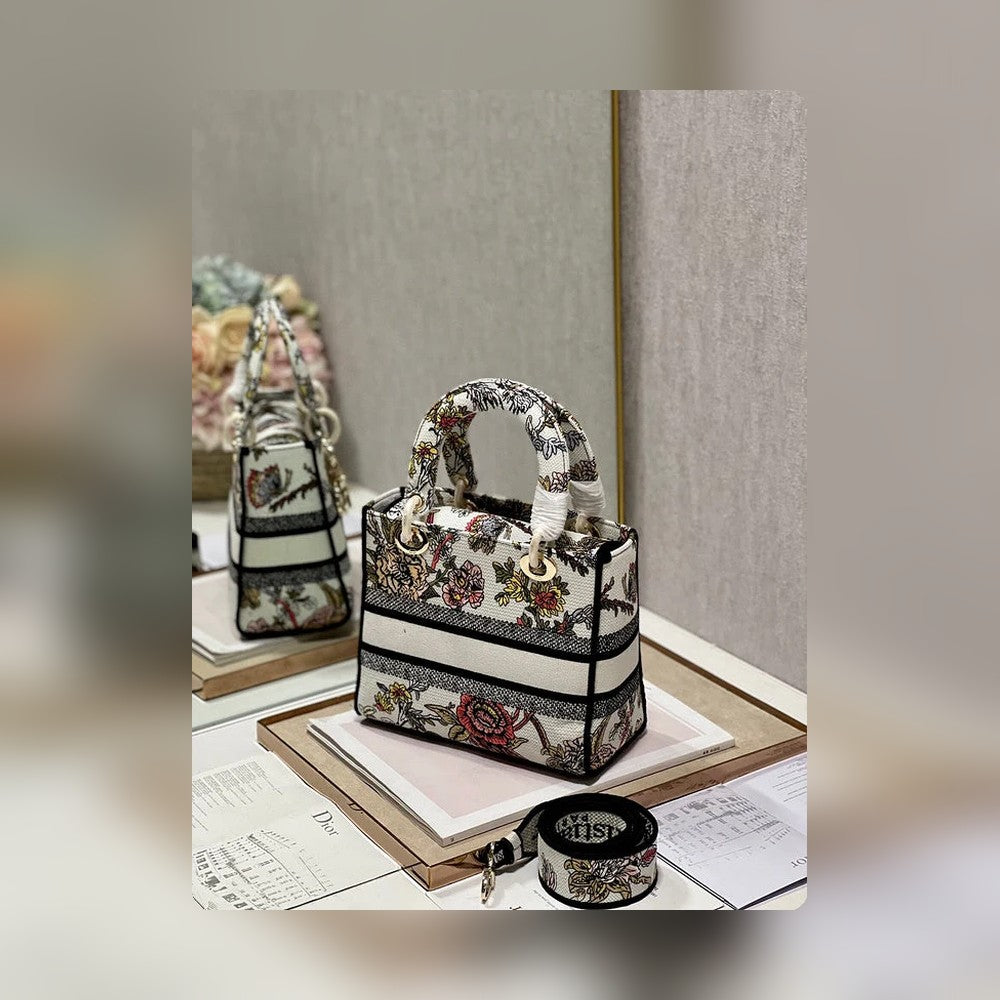 Anum Bags Detail