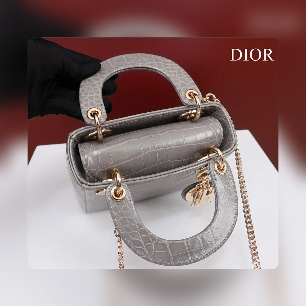 Anum Bags Detail