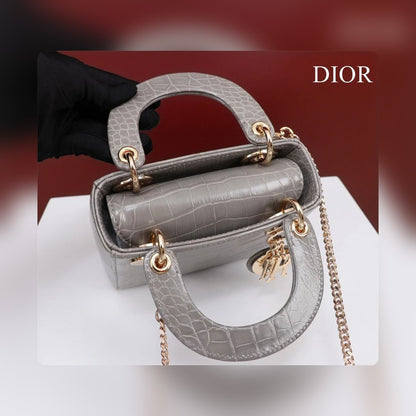Anum Bags Detail