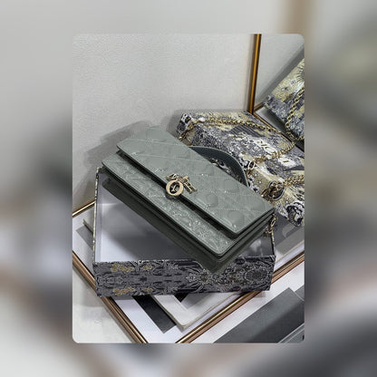 Anum Bags Detail