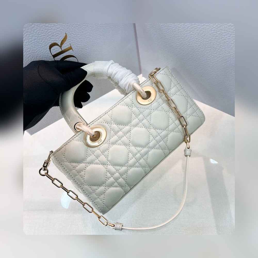 Anum Bags Detail