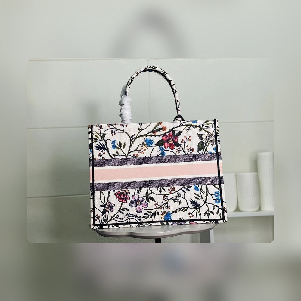 Anum Bags Detail