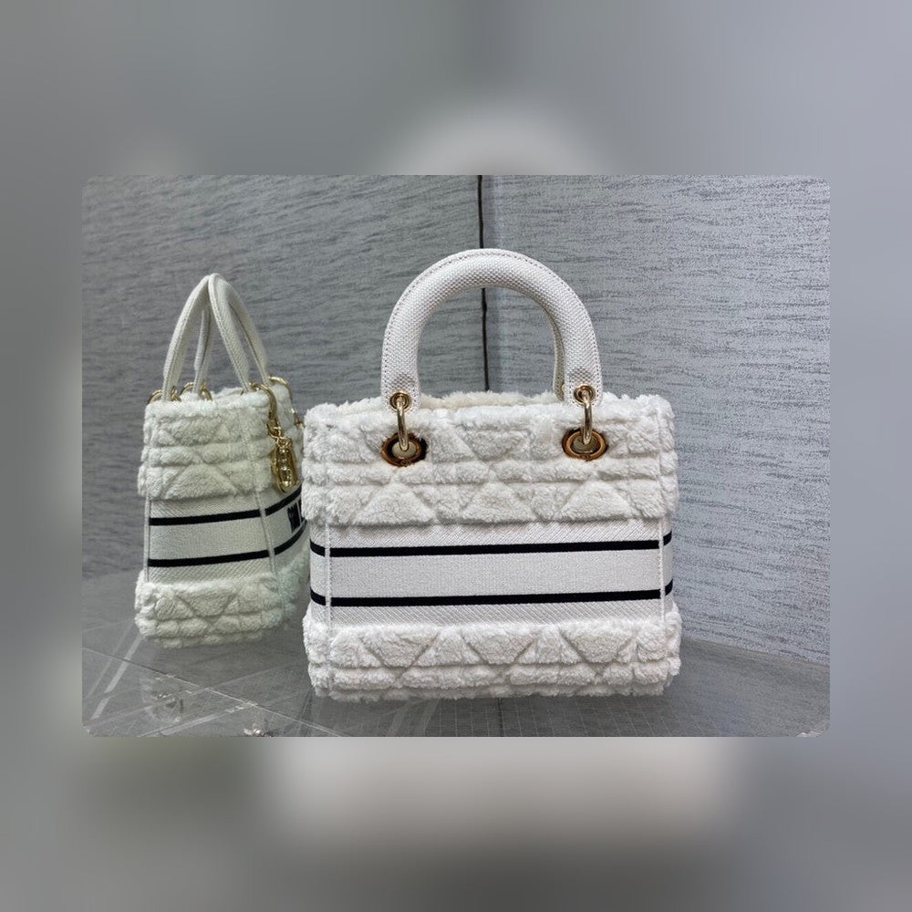 Anum Bags Detail