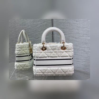 Anum Bags Detail