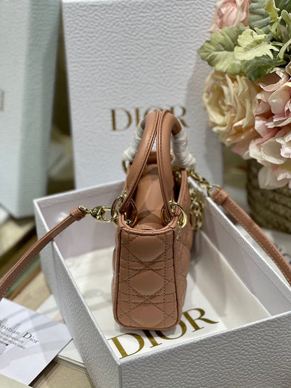 Anum Bags Detail