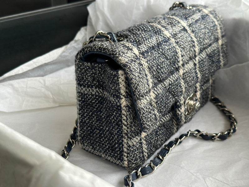 Anum Bags Detail