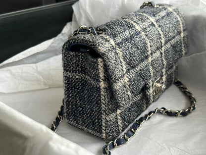Anum Bags Detail
