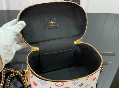 Anum Bags Detail