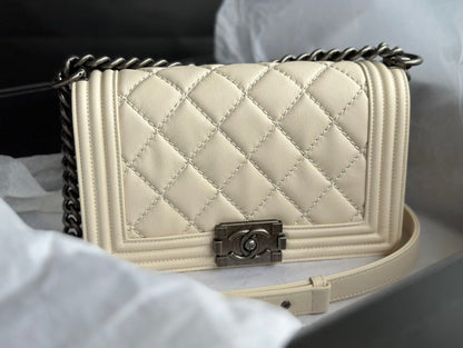 Anum Bags Detail