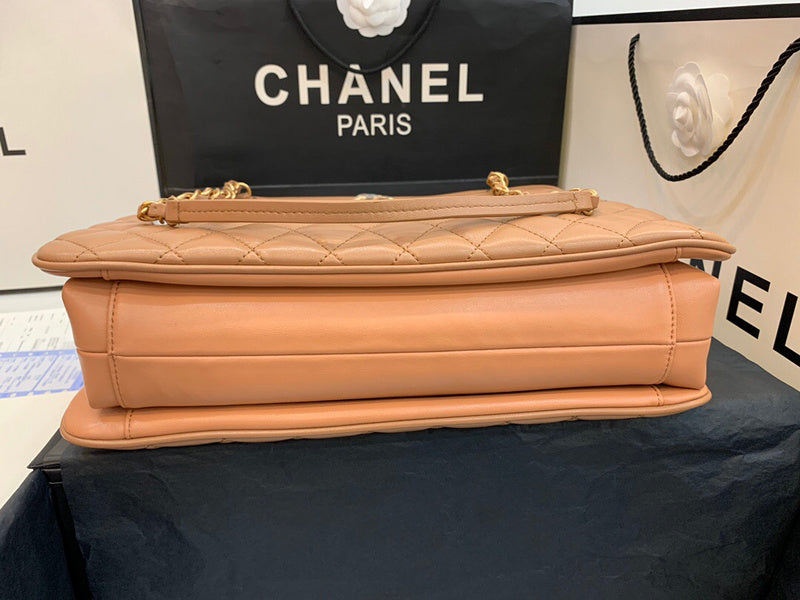 Anum Bags Detail