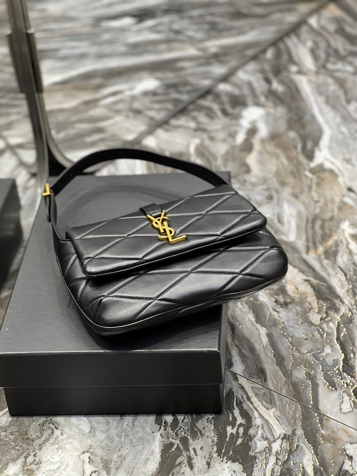 Anum Bags Detail