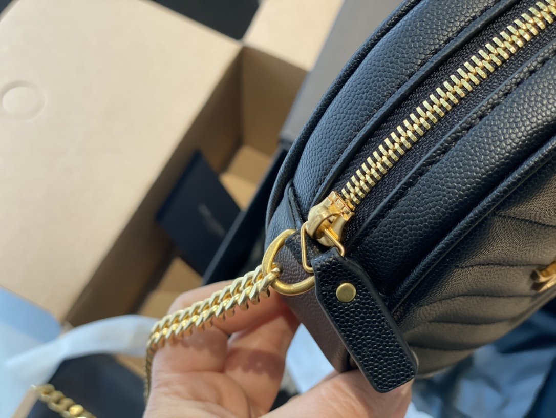 Anum Bags Detail