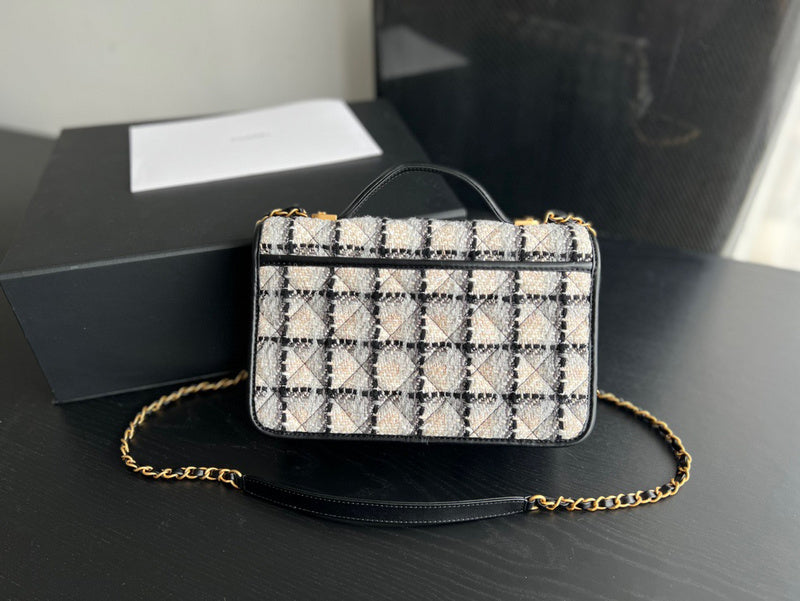 Anum Bags Detail