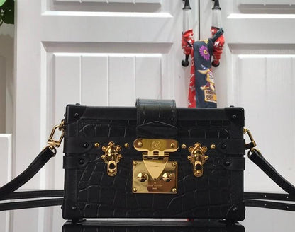 Anum Bags Detail