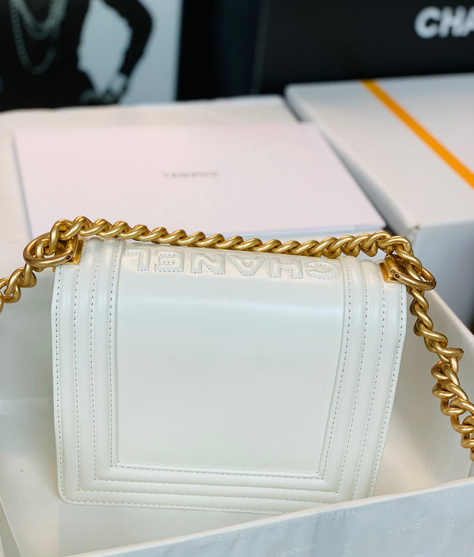 Anum Bags Detail