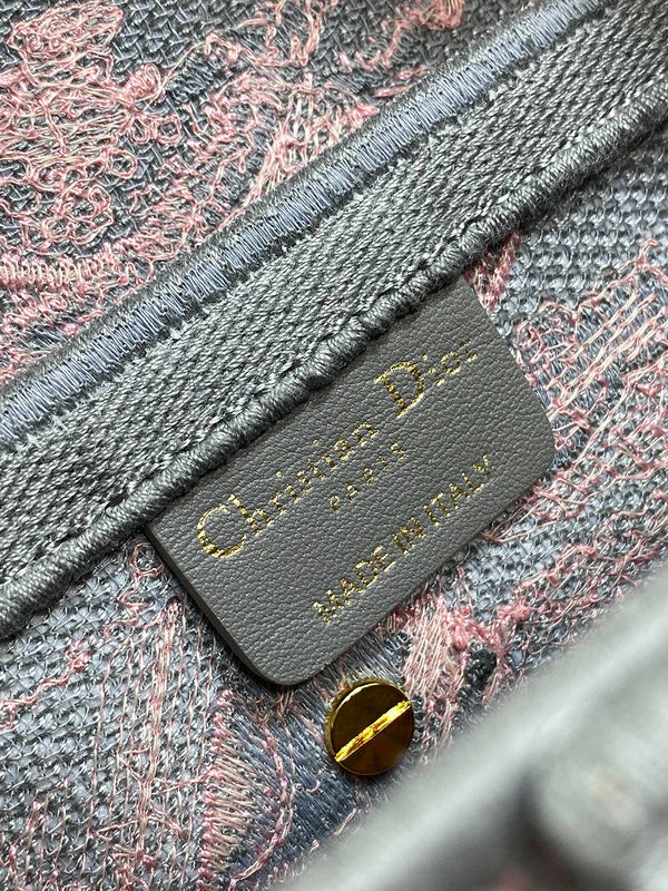 Anum Bags Detail