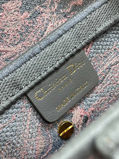 Anum Bags Detail