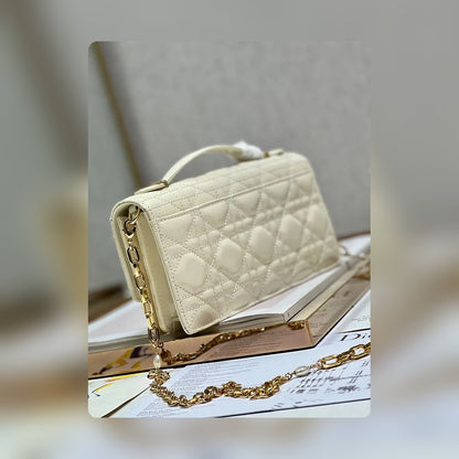 Anum Bags Detail