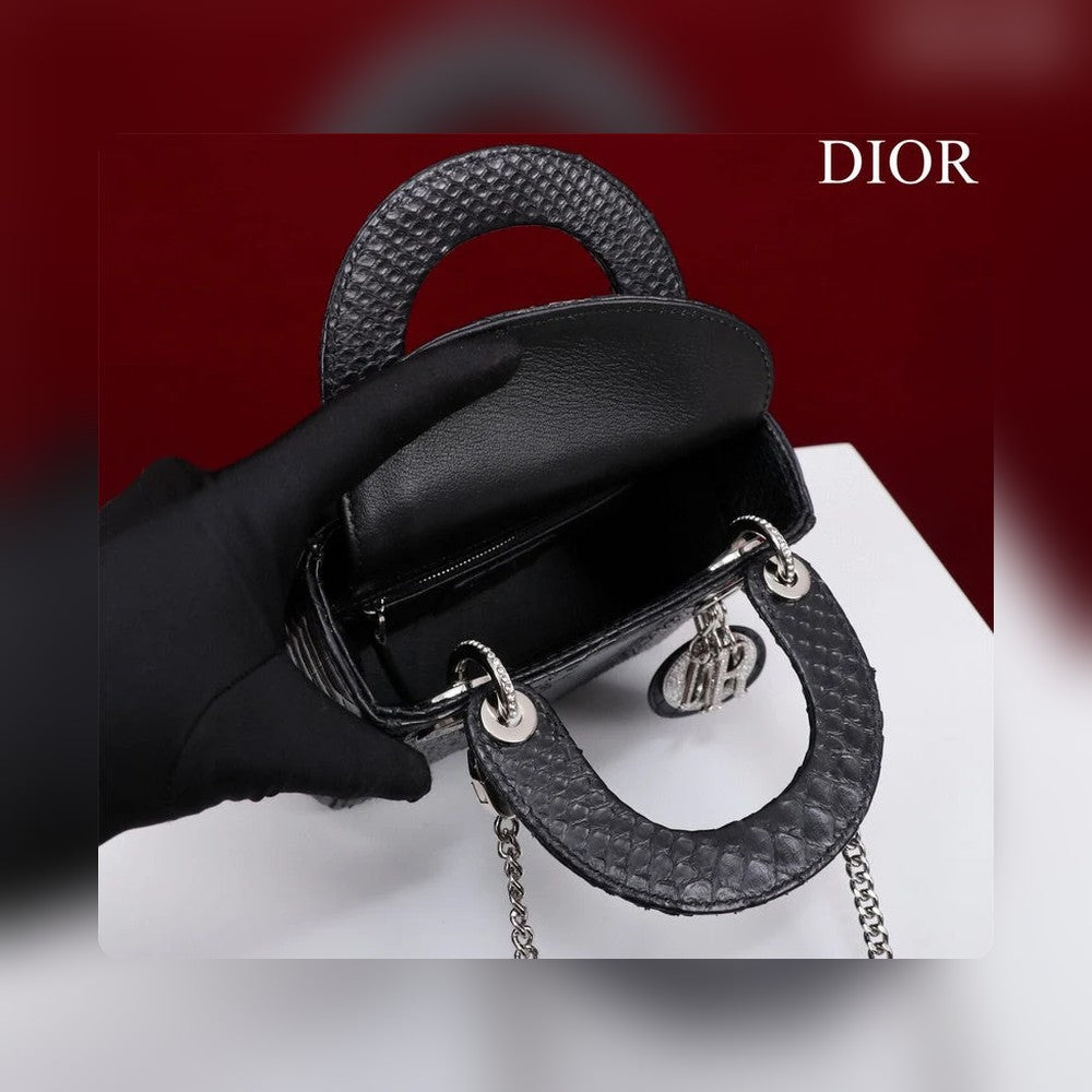 Anum Bags Detail