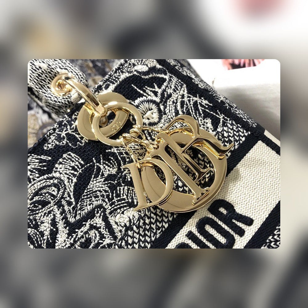 Anum Bags Detail
