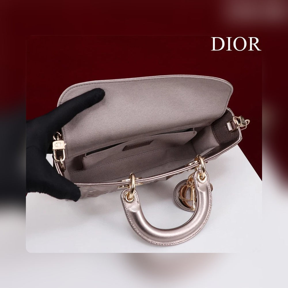 Anum Bags Detail