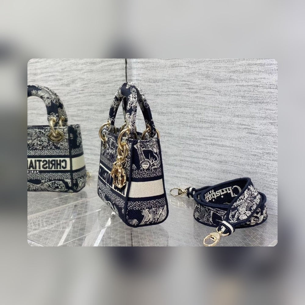 Anum Bags Detail