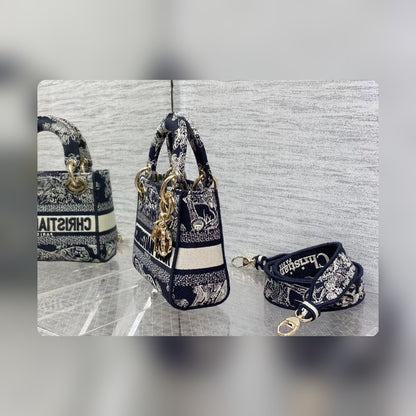 Anum Bags Detail