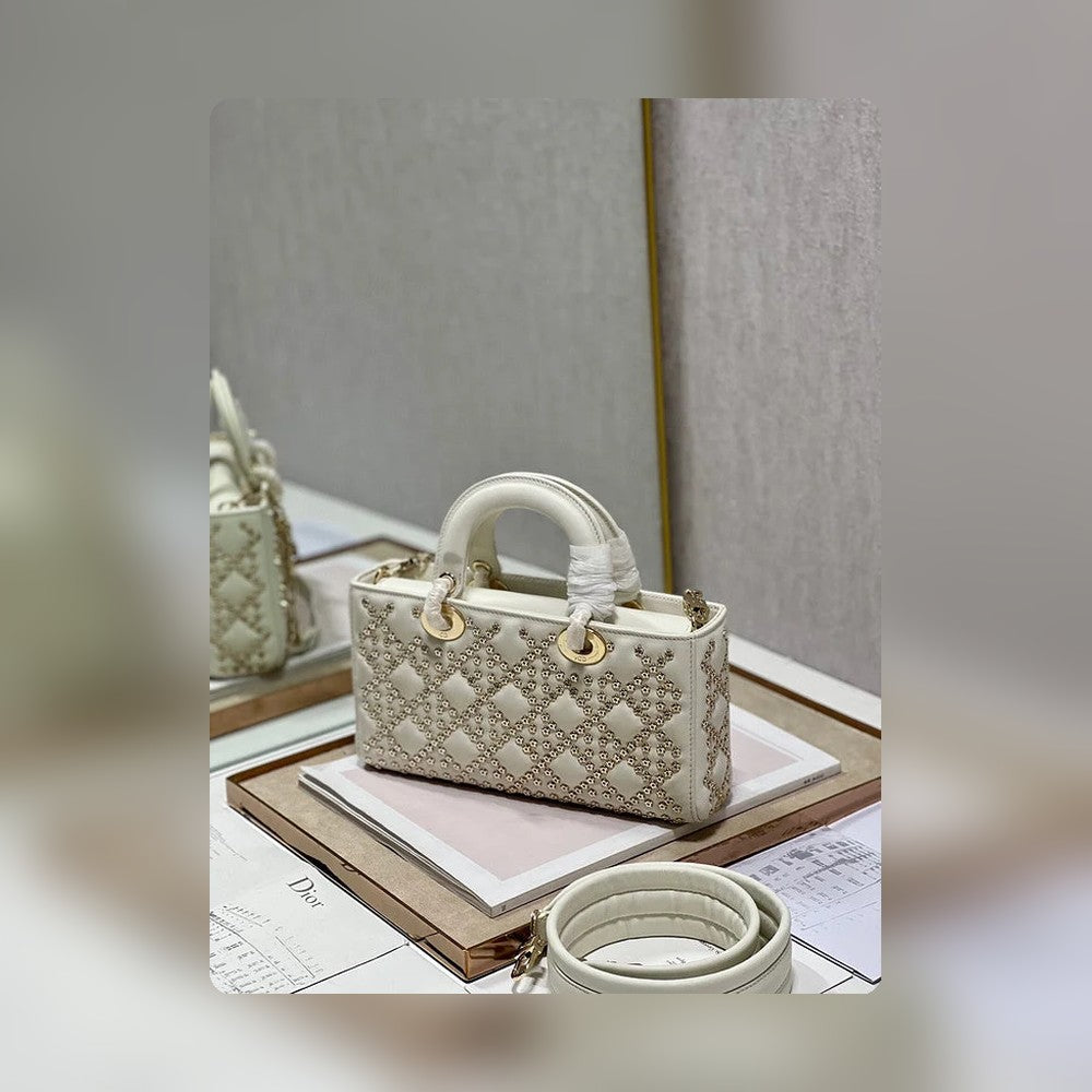 Anum Bags Detail