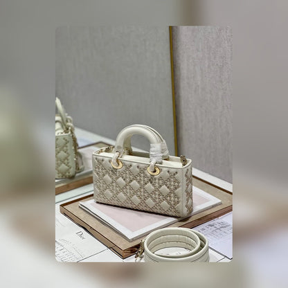Anum Bags Detail