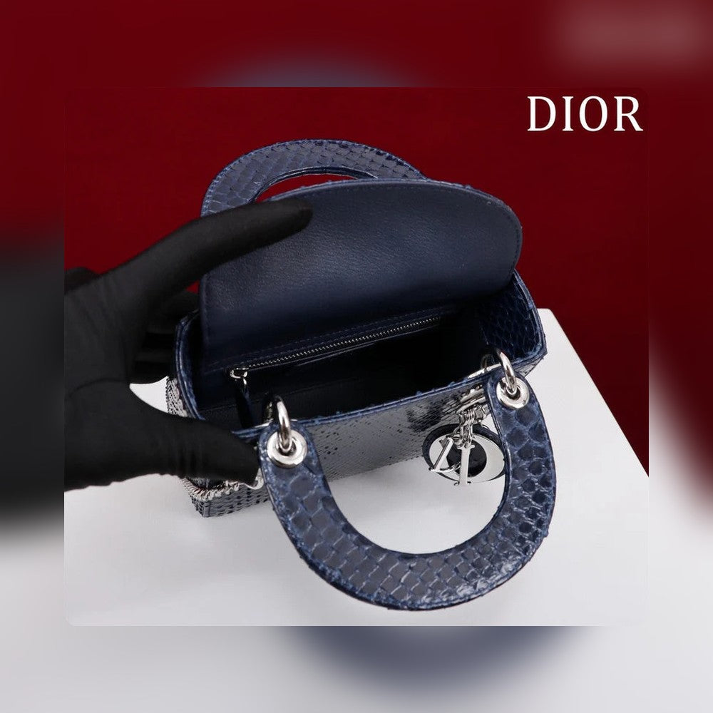 Anum Bags Detail