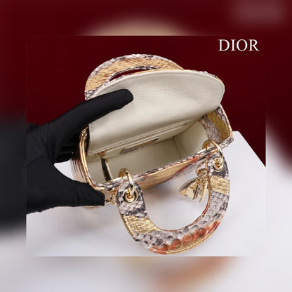 Anum Bags Detail