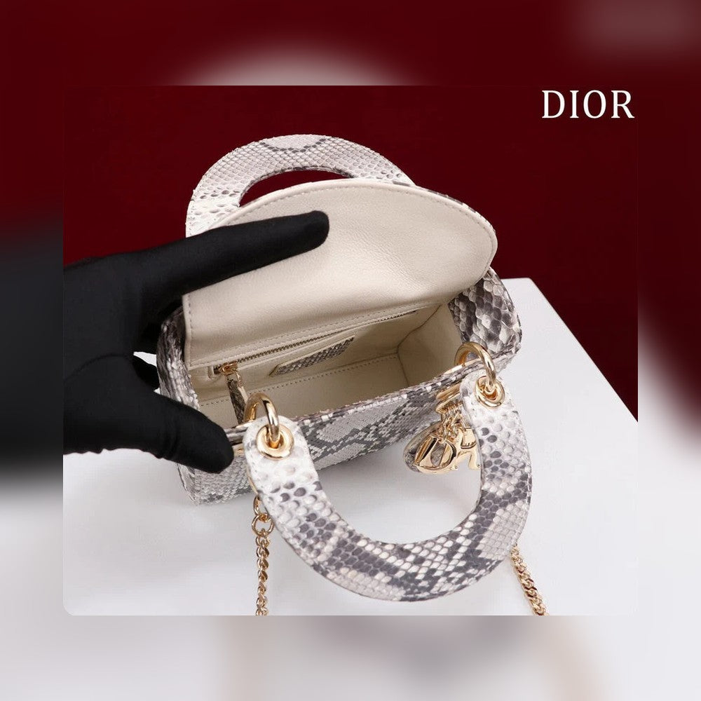 Anum Bags Detail