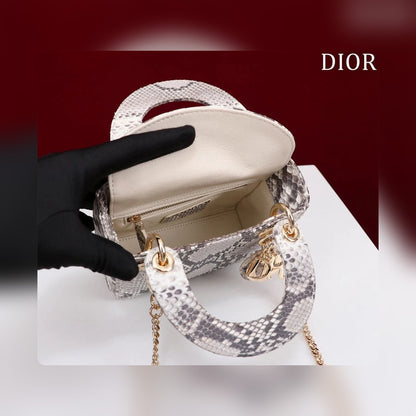 Anum Bags Detail