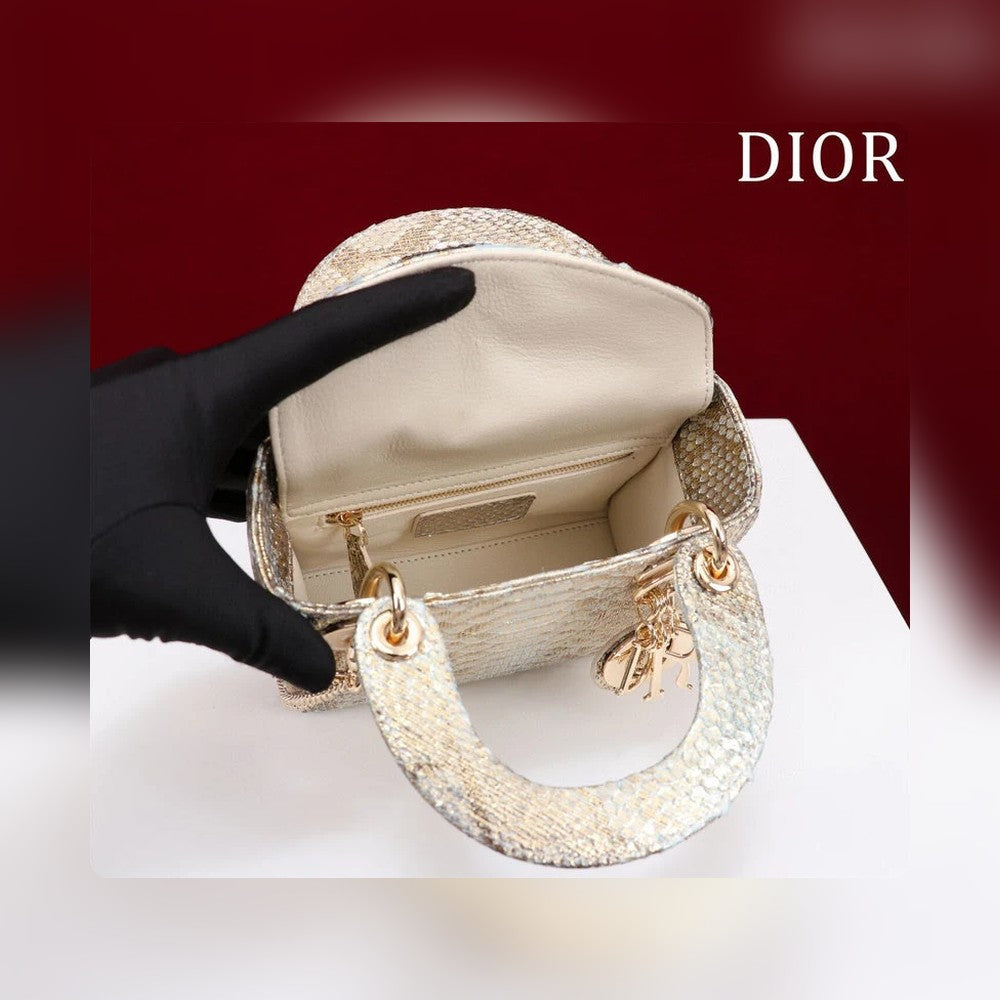 Anum Bags Detail
