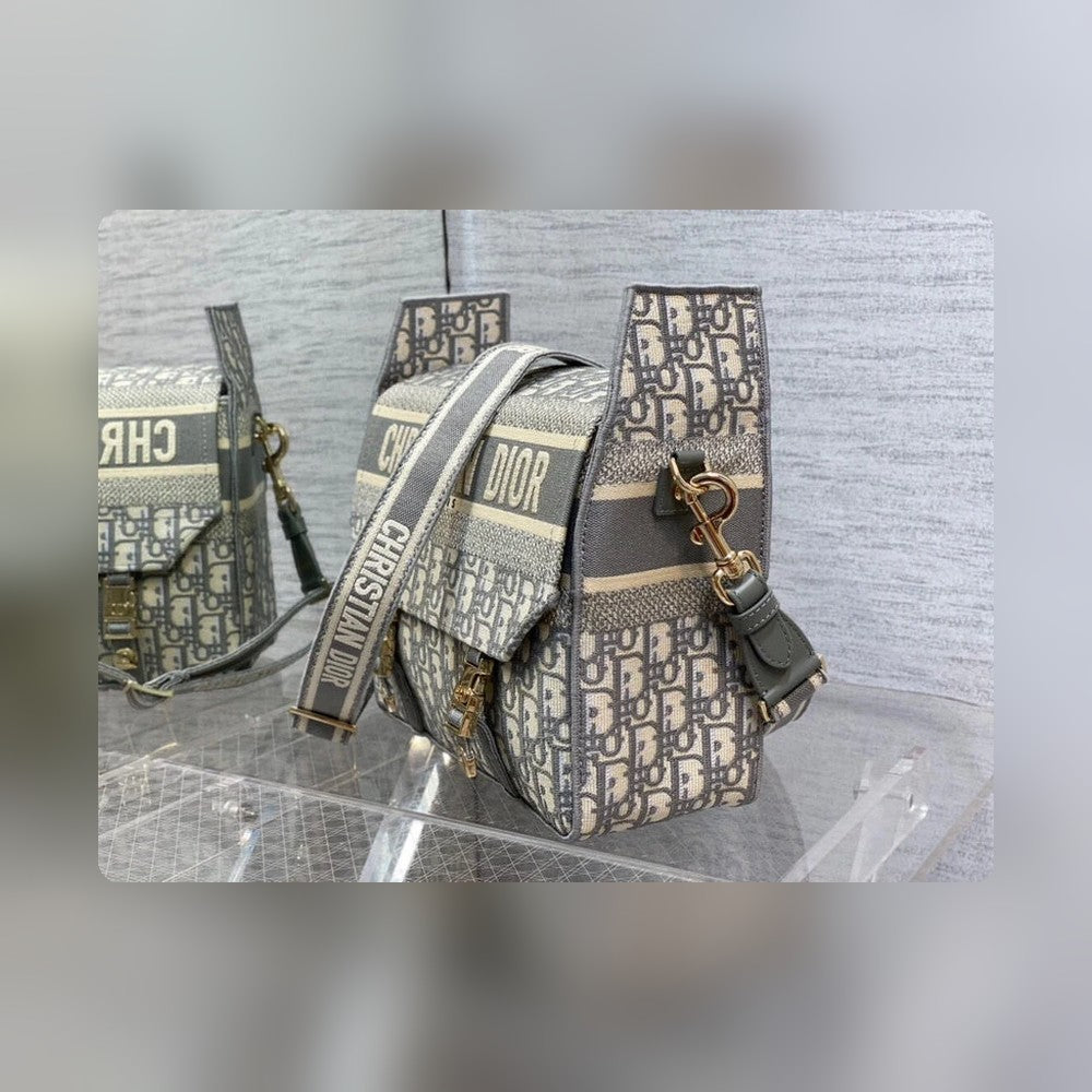 Anum Bags Detail