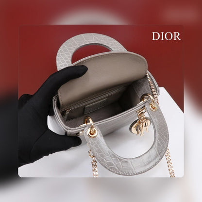 Anum Bags Detail