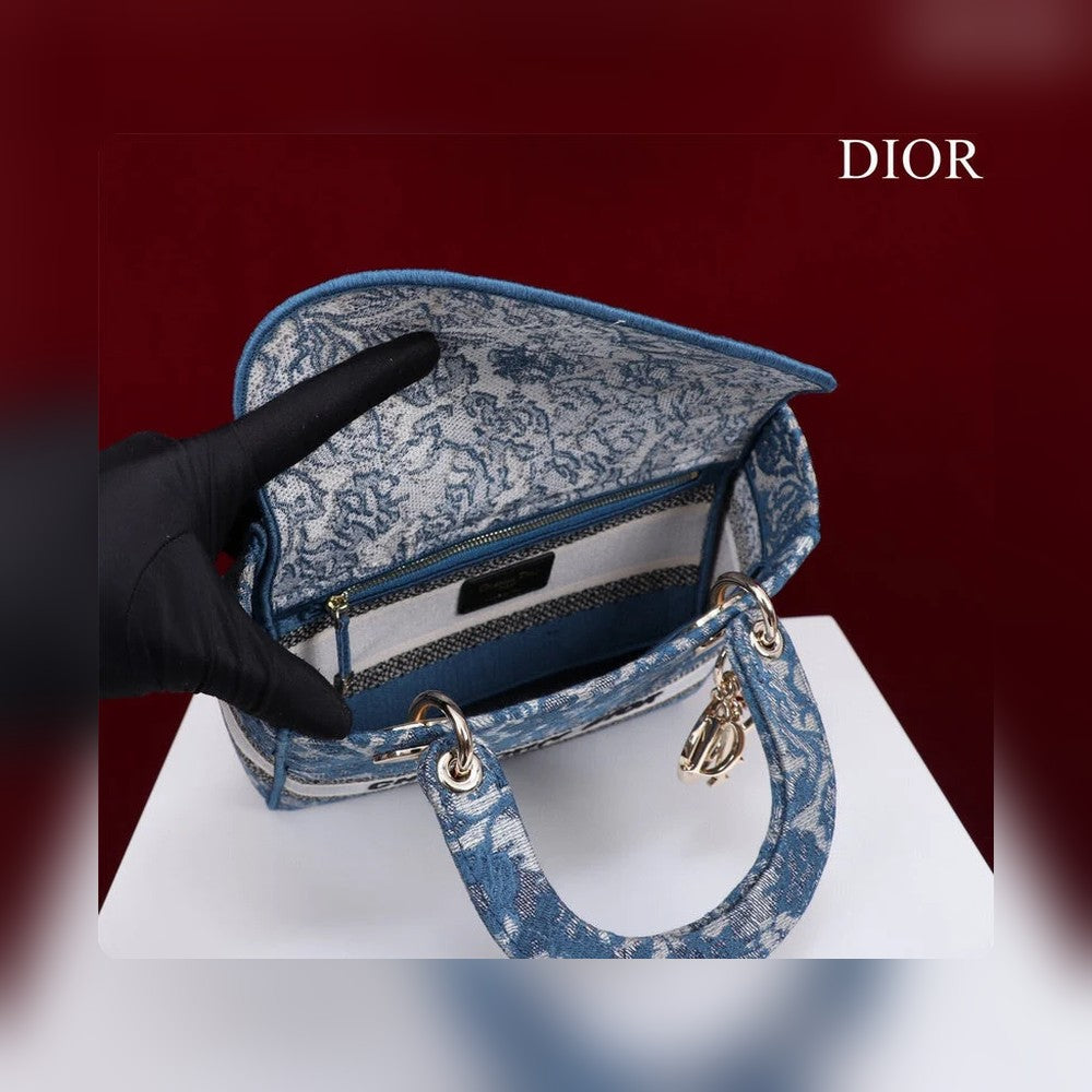 Anum Bags Detail