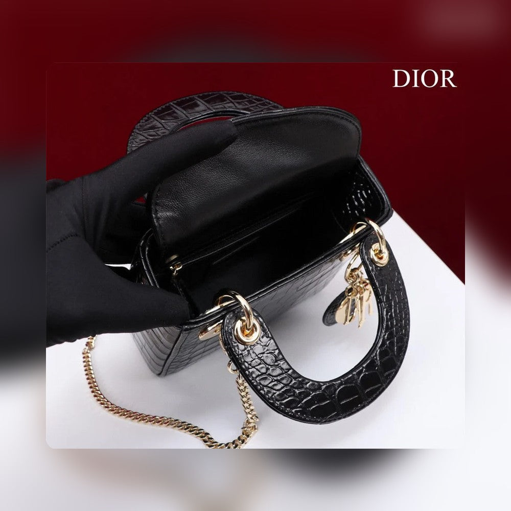 Anum Bags Detail