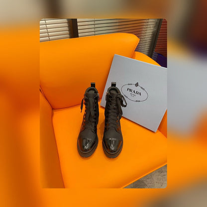 VBS LOGO PLAQUE ANKLE BOOTS BLACK