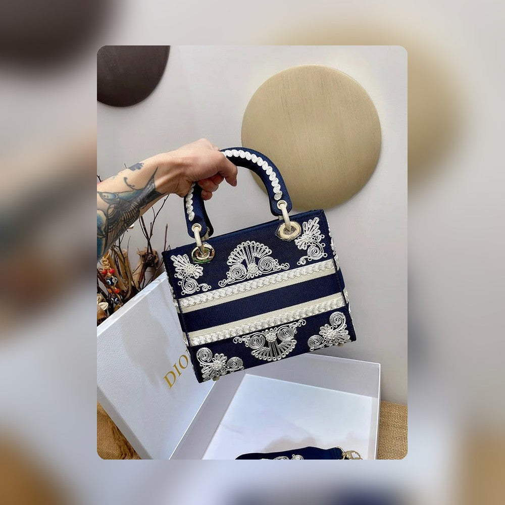 Anum Bags Detail
