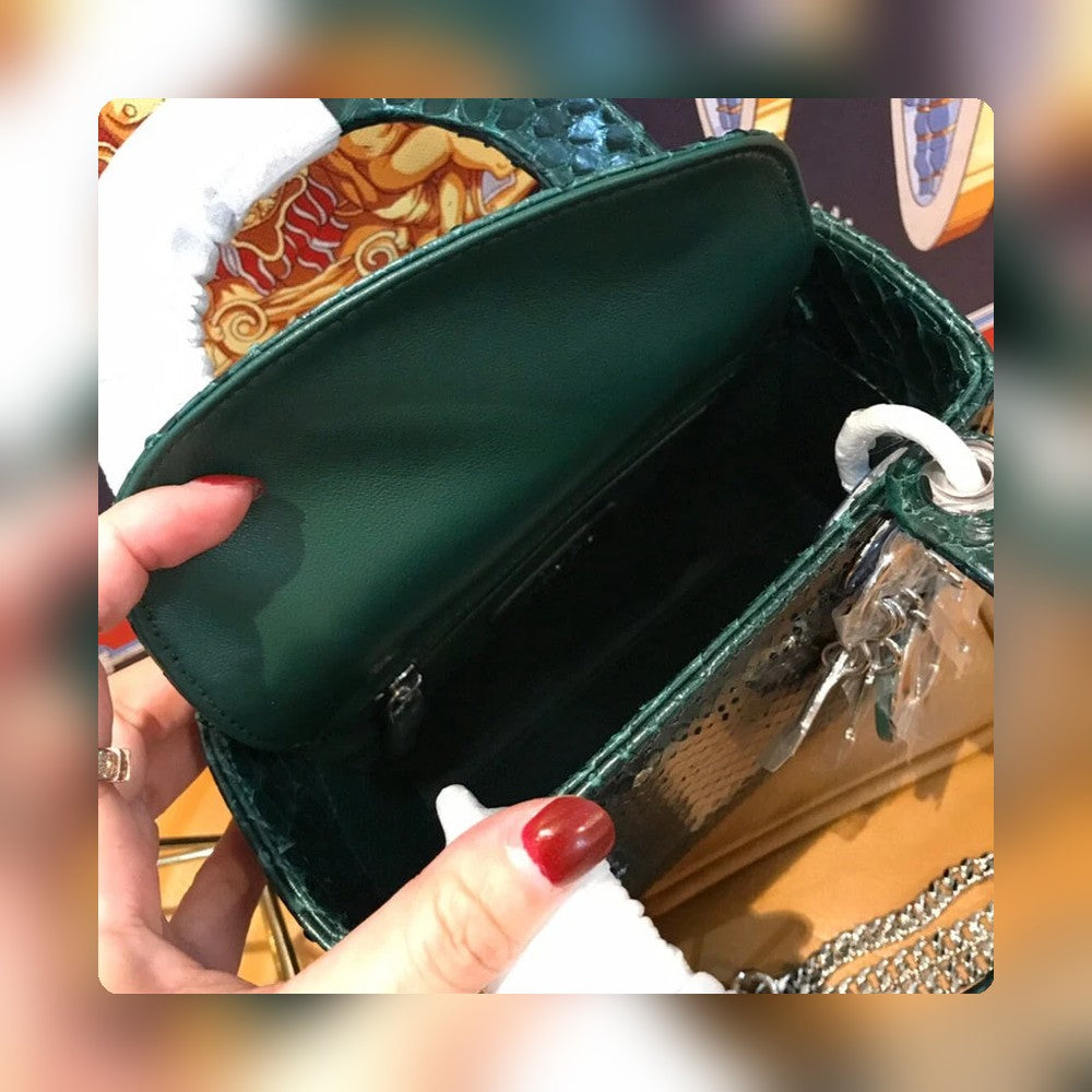 Anum Bags Detail