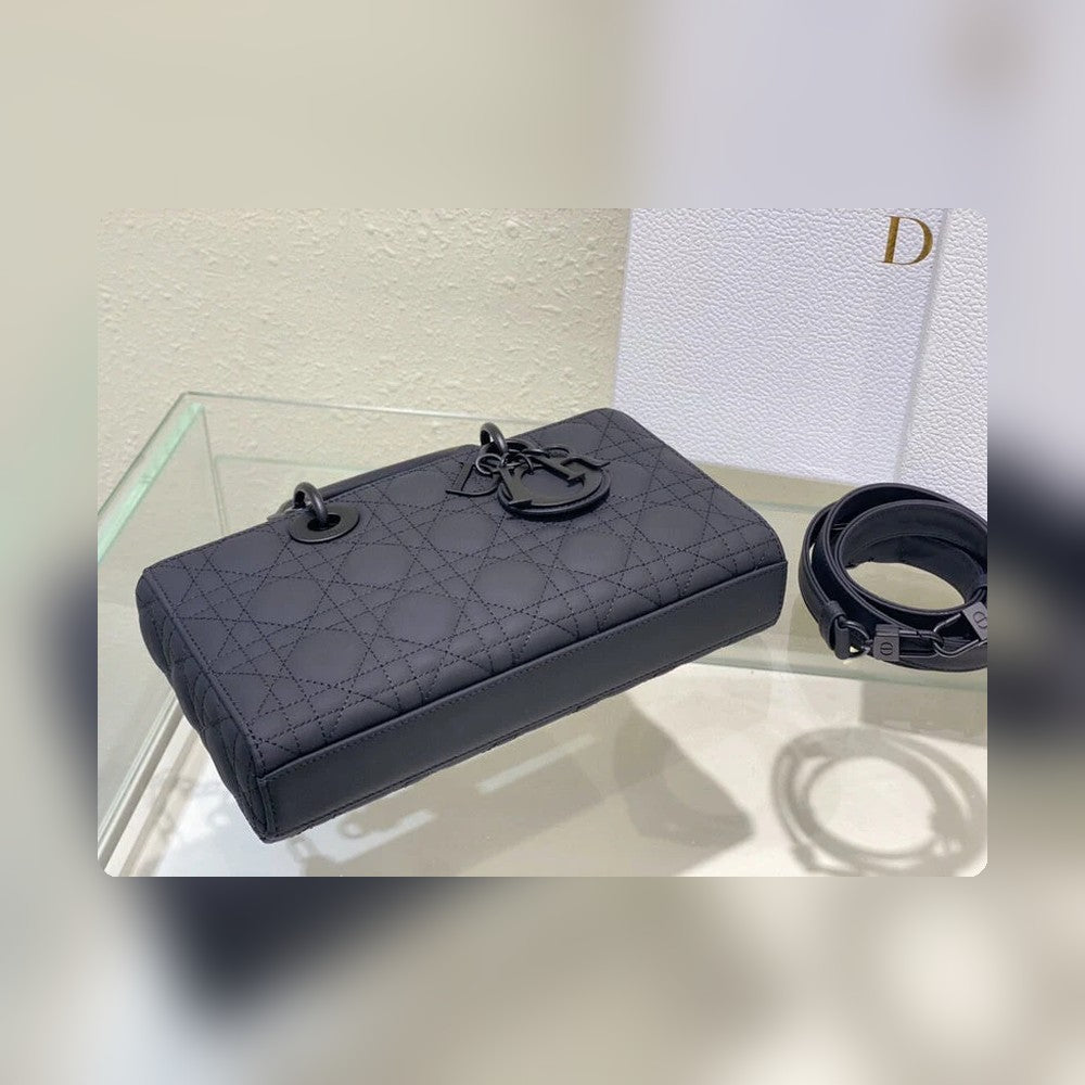 Anum Bags Detail