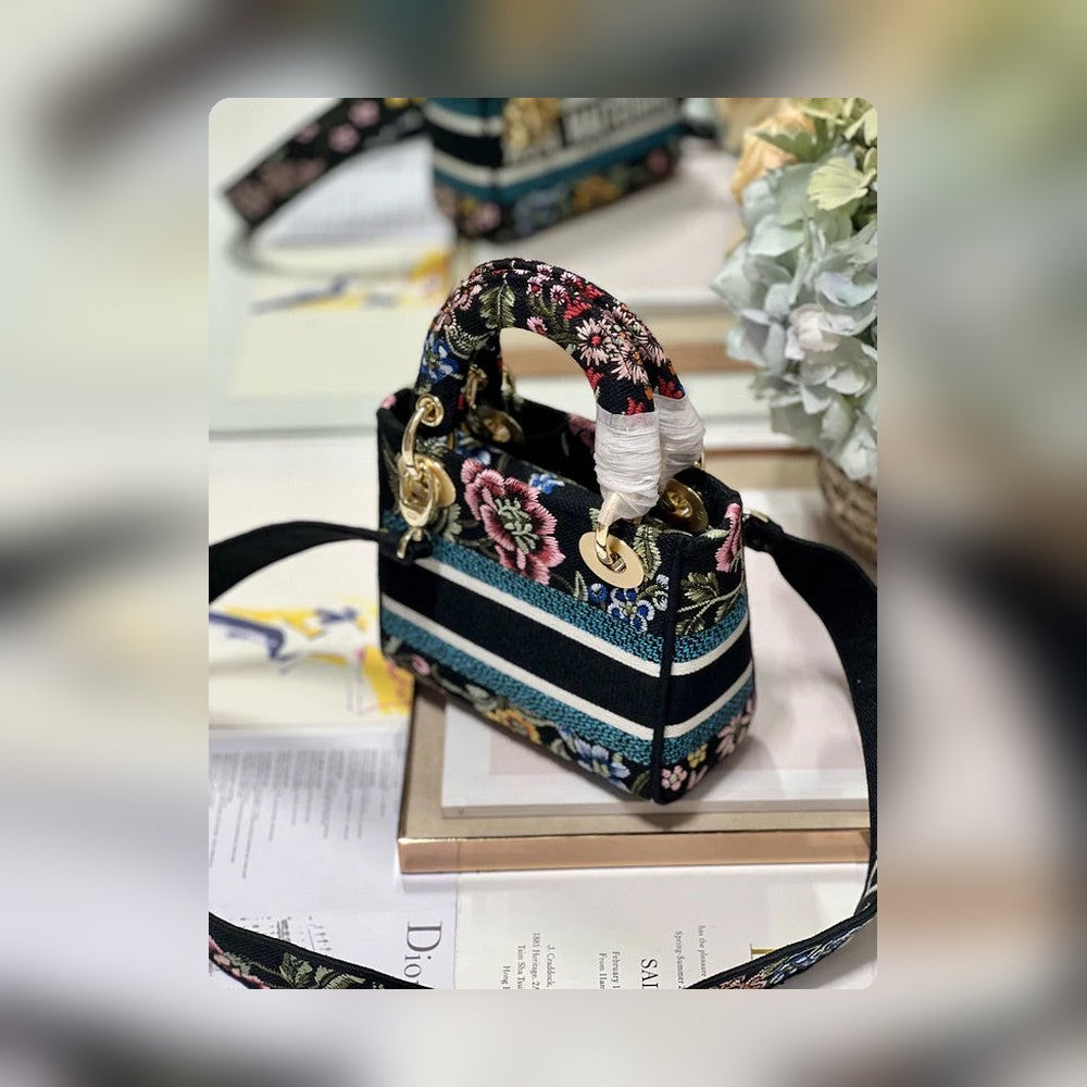 Anum Bags Detail