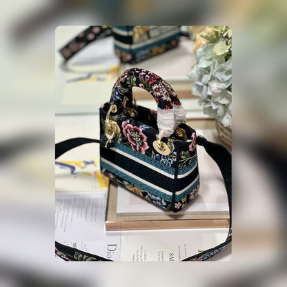 Anum Bags Detail