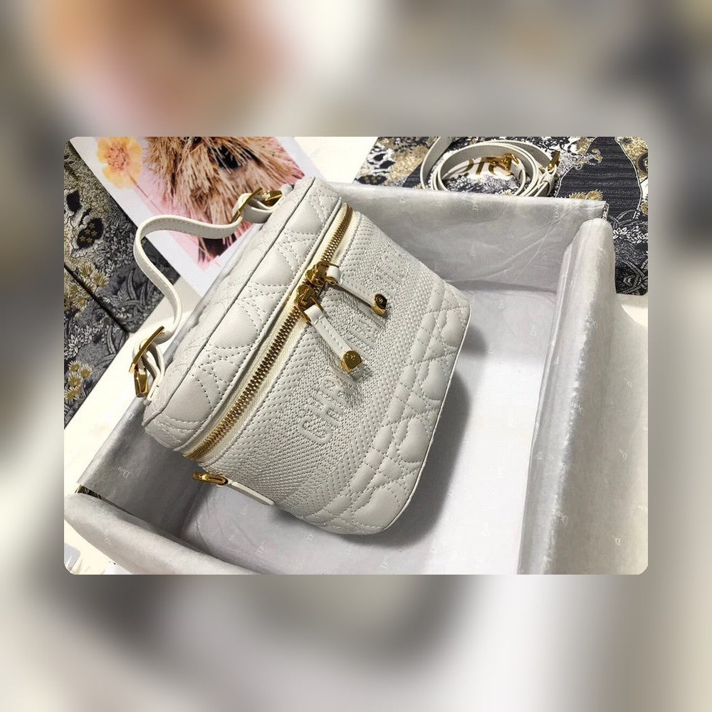 Anum Bags Detail