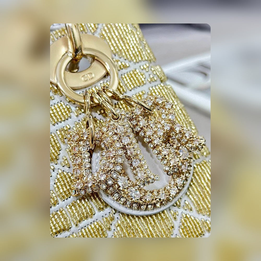 Anum Bags Detail
