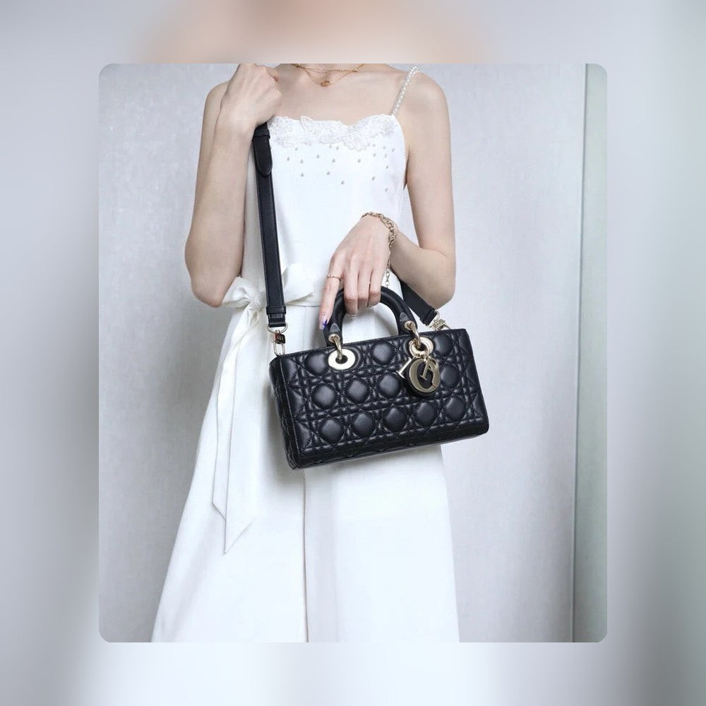 Anum Bags Detail