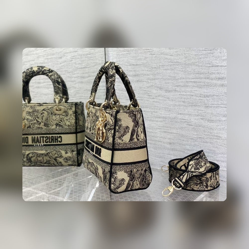 Anum Bags Detail