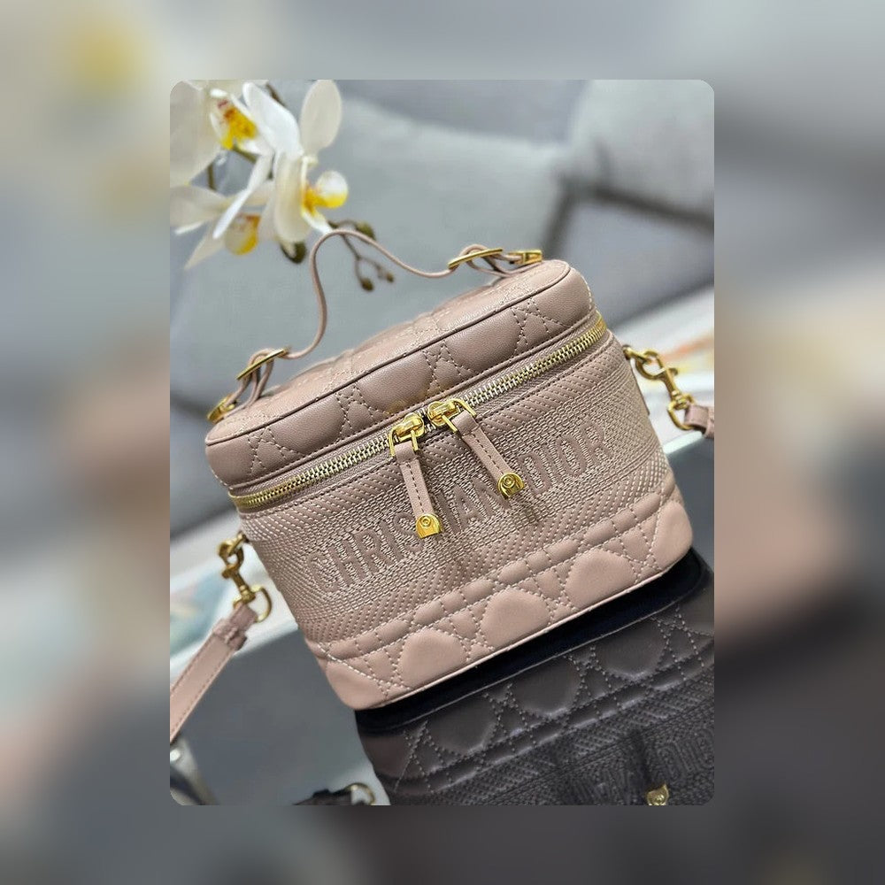 Anum Bags Detail